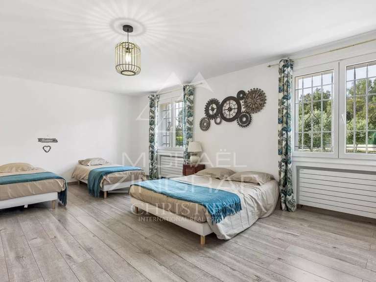 Maison Peymeinade - 5 chambres - 251m²