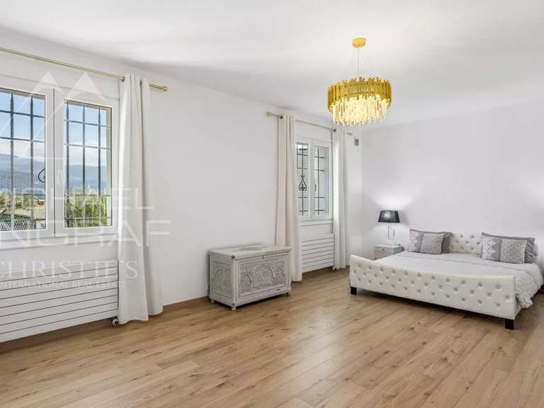 Maison Peymeinade - 5 chambres - 251m²
