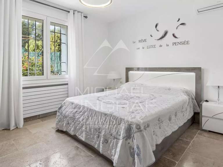 Maison Peymeinade - 5 chambres - 251m²