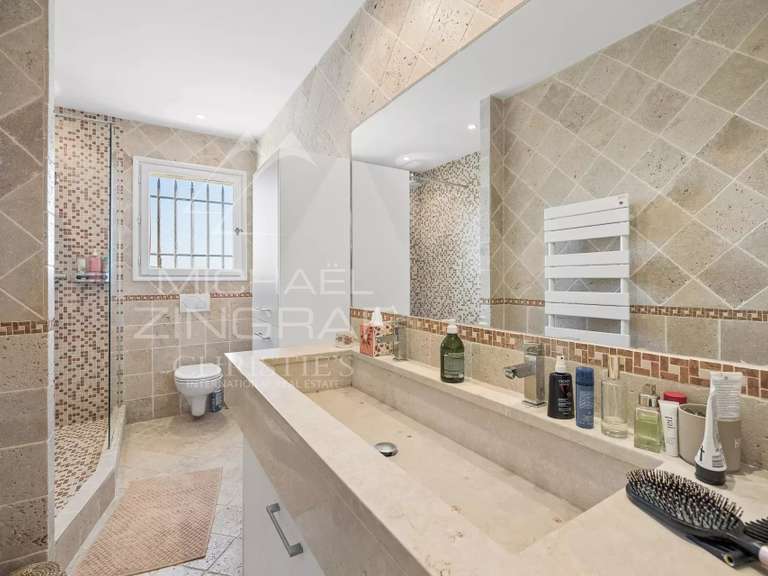 Maison Peymeinade - 4 chambres - 166m²