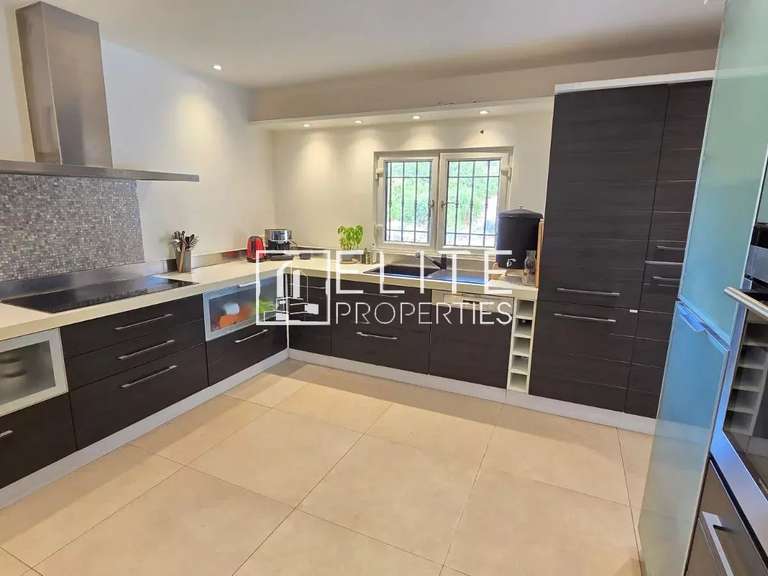 Maison Peymeinade - 6 chambres - 203m²