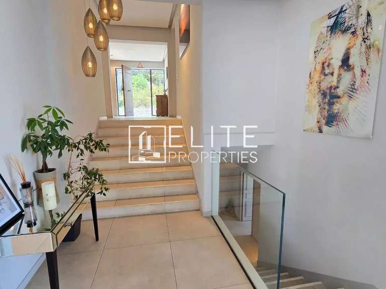 Maison Peymeinade - 6 chambres - 203m²