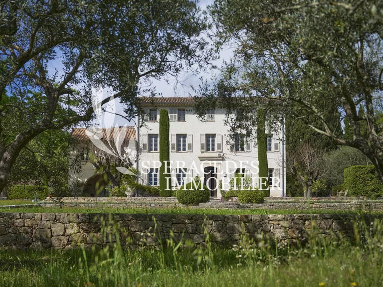 Propriété Peymeinade - 12 chambres - 750m²