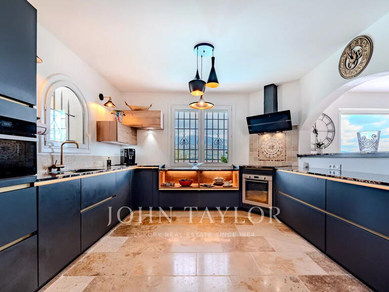 Villa Peymeinade - 5 chambres - 251m²