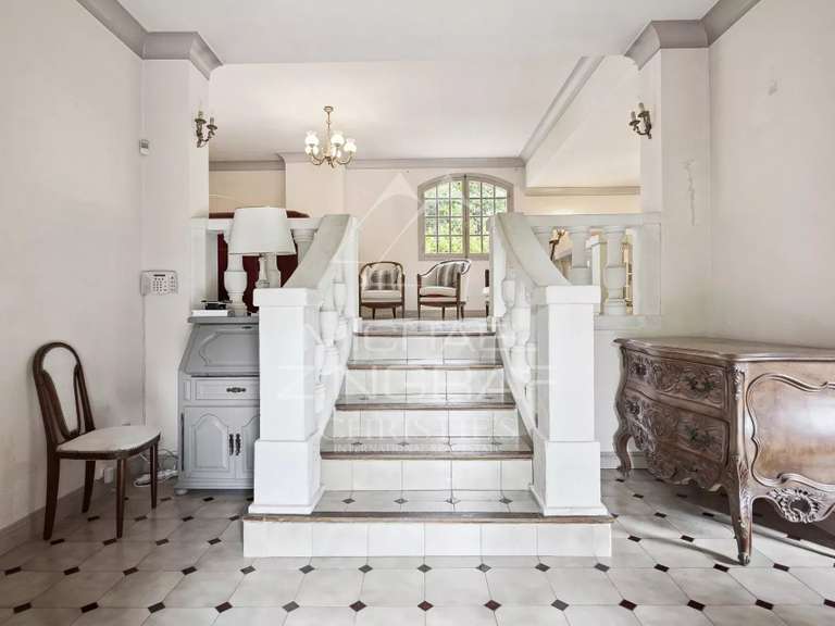Villa Peymeinade - 4 chambres - 232m²