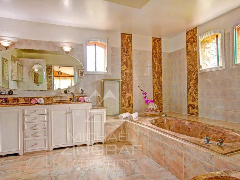 Villa Peymeinade - 4 bedrooms - 232m²