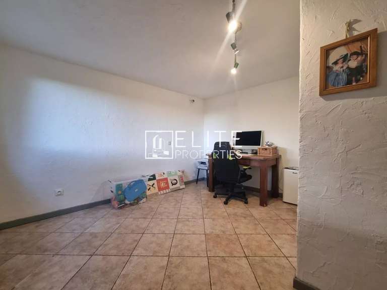 Villa Peymeinade - 4 chambres - 180m²