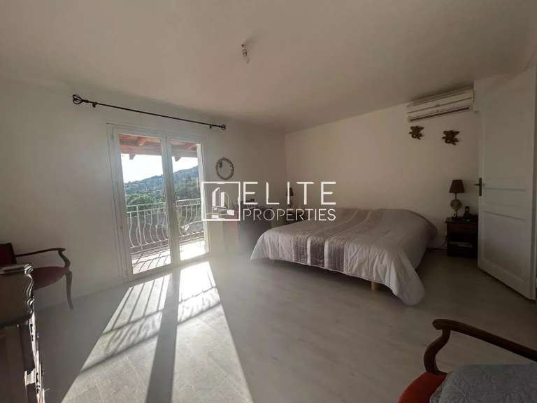 Villa Peymeinade - 4 chambres - 180m²