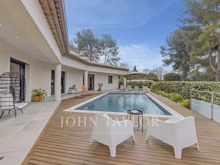 Villa Peymeinade - 3 chambres - 209m²