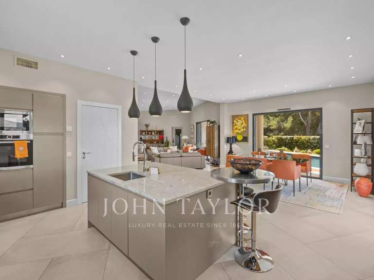 Villa Peymeinade - 3 chambres - 209m²