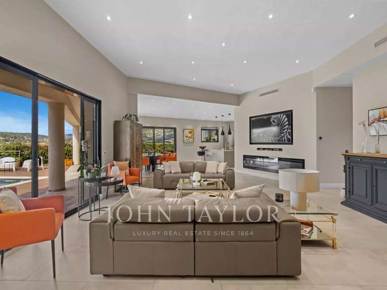 Villa Peymeinade - 3 chambres - 209m²