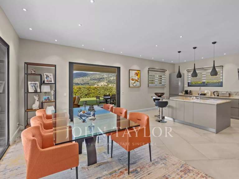 Villa Peymeinade - 3 chambres - 209m²