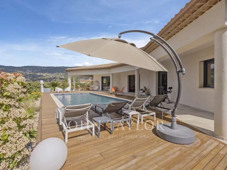 Villa Peymeinade - 3 chambres - 209m²