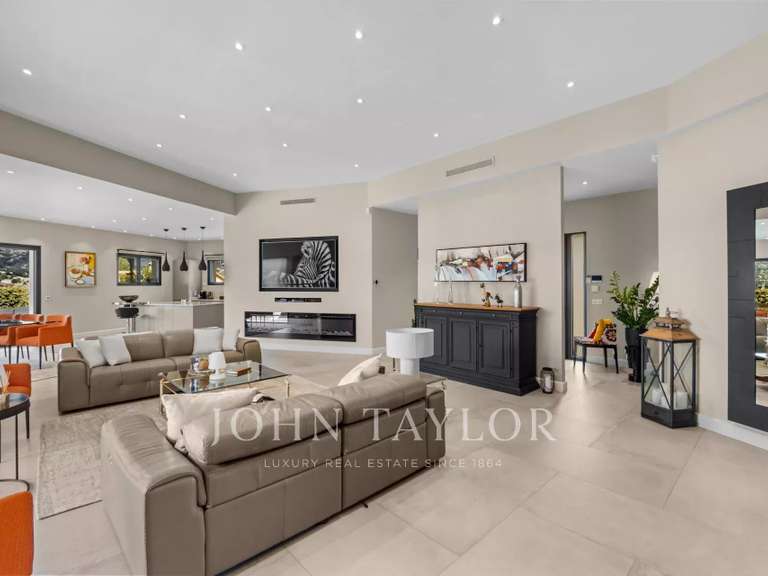 Villa Peymeinade - 3 chambres - 209m²