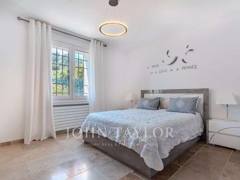 Villa Peymeinade - 5 chambres - 251m²