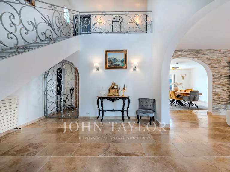 Villa Peymeinade - 5 chambres - 251m²