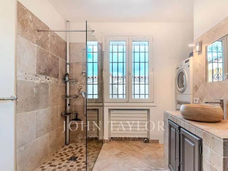 Villa Peymeinade - 5 chambres - 251m²