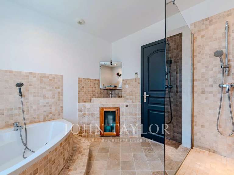 Villa Peymeinade - 5 chambres - 251m²