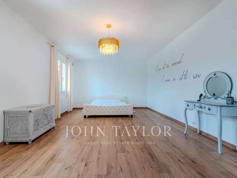 Villa Peymeinade - 5 chambres - 251m²