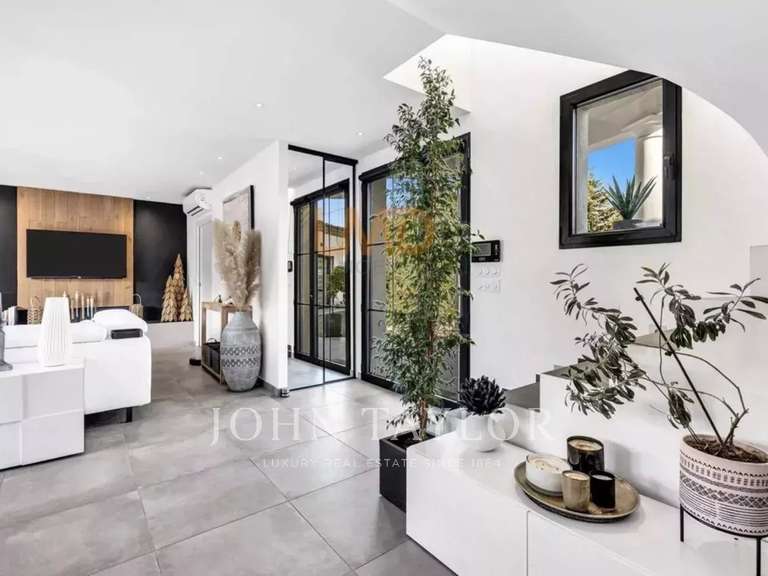 Villa Peymeinade - 5 chambres - 179m²