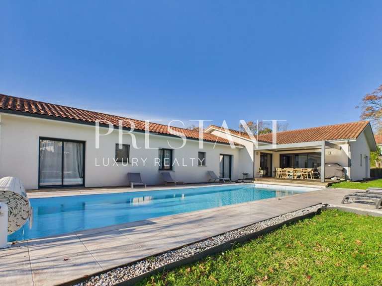 Maison Peyrehorade - 4 chambres - 196m²