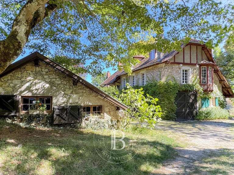 Maison Peyrieu - 8 chambres - 527m²