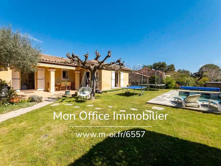 Maison Peyrolles-en-Provence - 3 chambres - 115m²