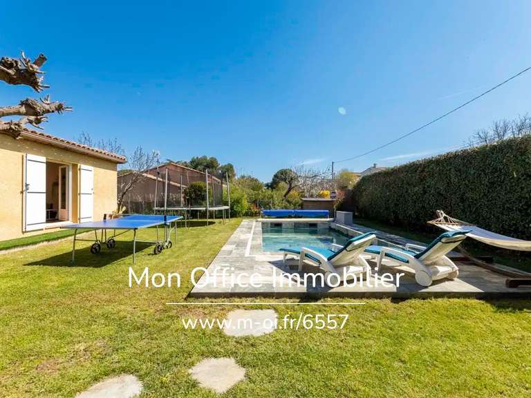 Maison Peyrolles-en-Provence - 3 chambres - 115m²