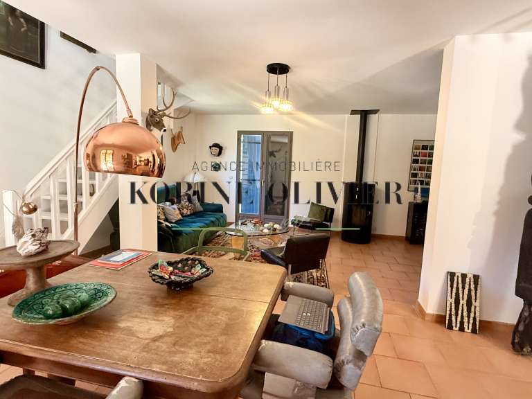 Maison Peyrolles-en-Provence - 4 chambres - 162m²