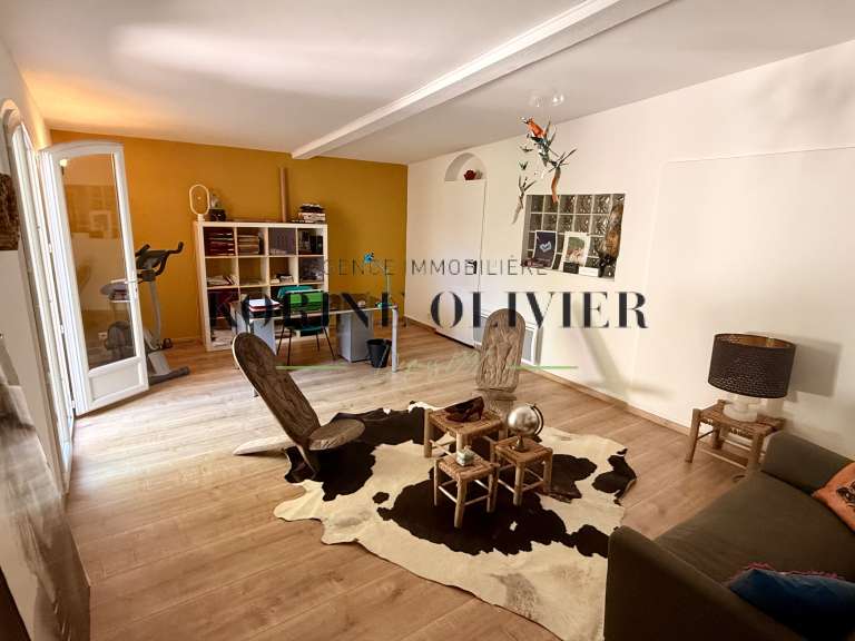 Maison Peyrolles-en-Provence - 4 chambres - 162m²