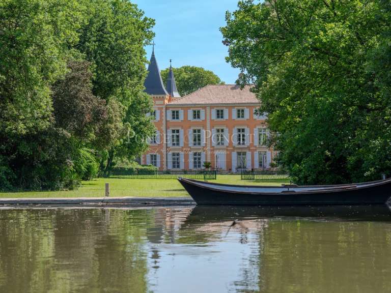 Château Pézenas - 15 chambres - 1450m²