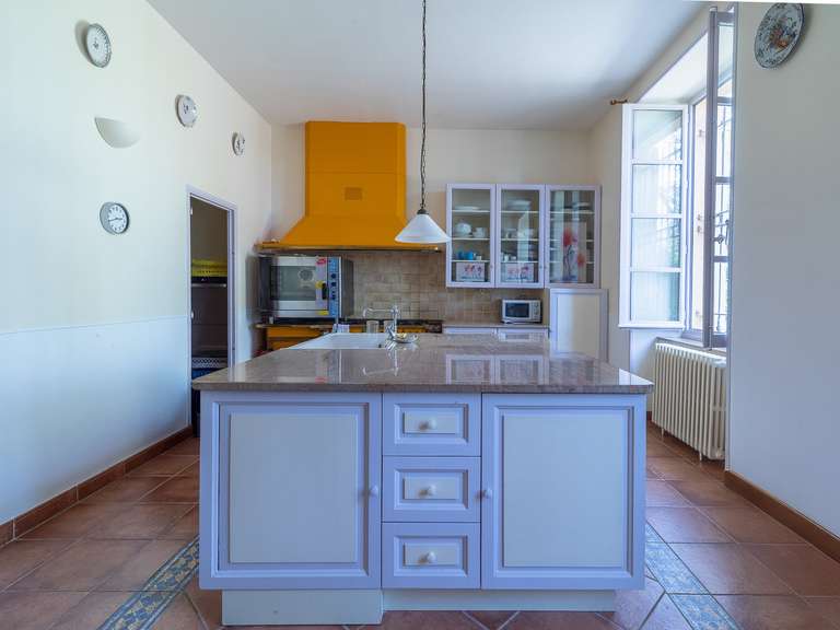 Château Pézenas - 12 chambres - 1450m²