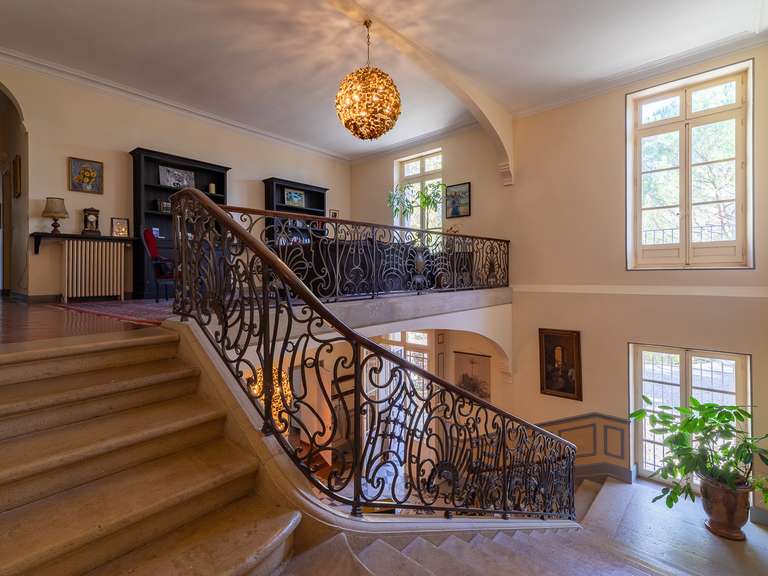 Château Pézenas - 12 chambres - 1450m²