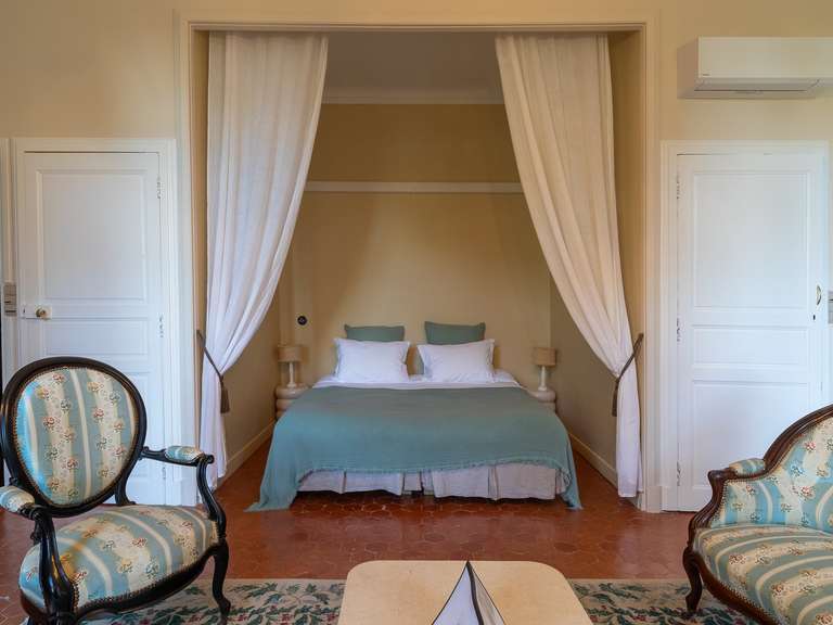 Château Pézenas - 12 chambres - 1450m²
