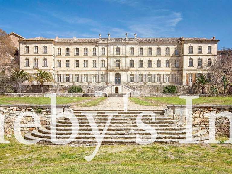 Château Pézenas - 15 chambres - 6200m²