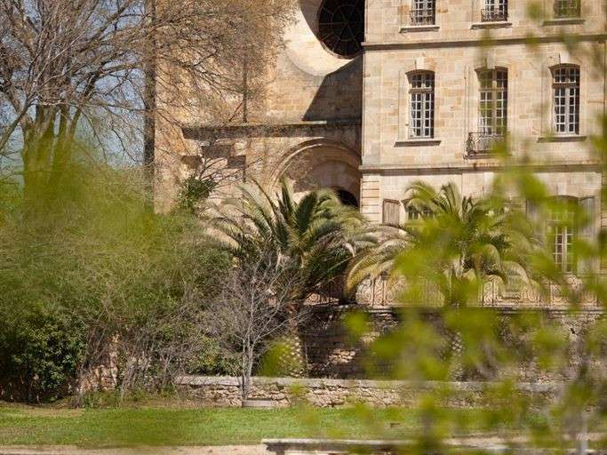 Château Pézenas - 15 chambres - 6200m²