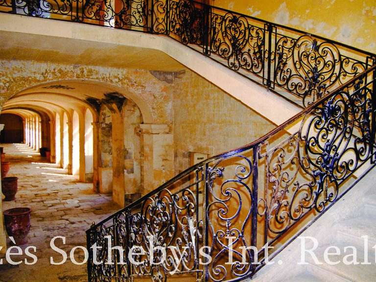 Château Pézenas - 15 chambres - 6200m²