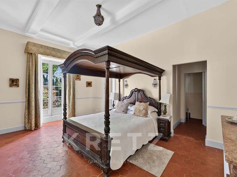 Château Pézenas - 24 chambres - 1400m²