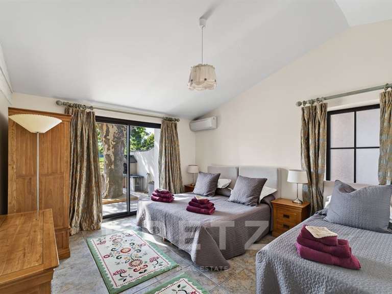 Château Pézenas - 24 chambres - 1400m²