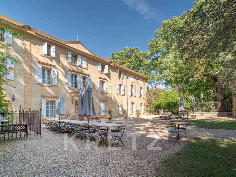Château Pézenas - 24 chambres - 1400m²
