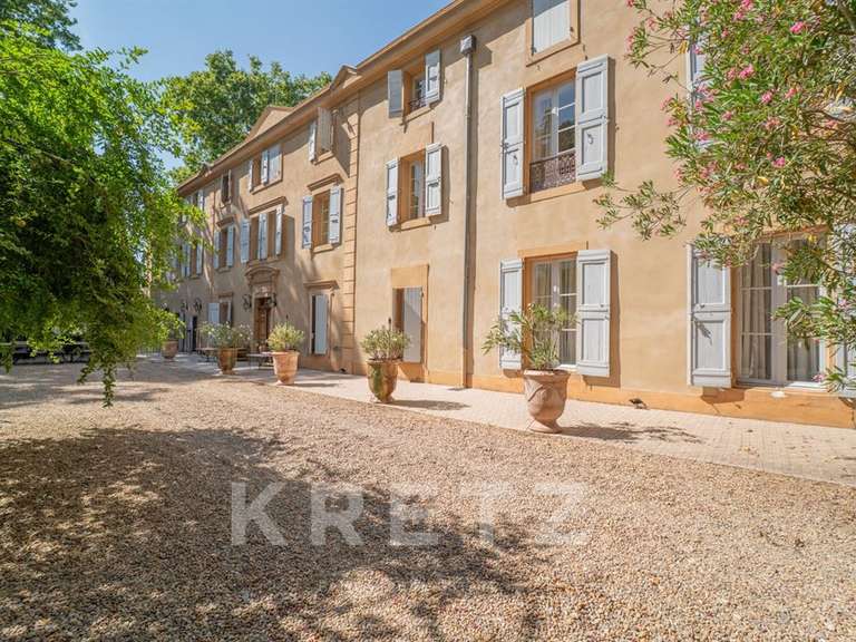 Château Pézenas - 24 chambres - 1400m²