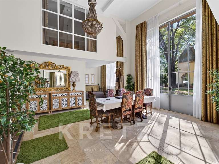 Château Pézenas - 24 chambres - 1400m²