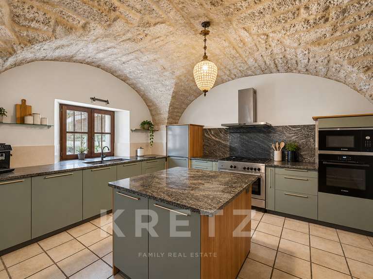 Château Pézenas - 24 chambres - 1400m²