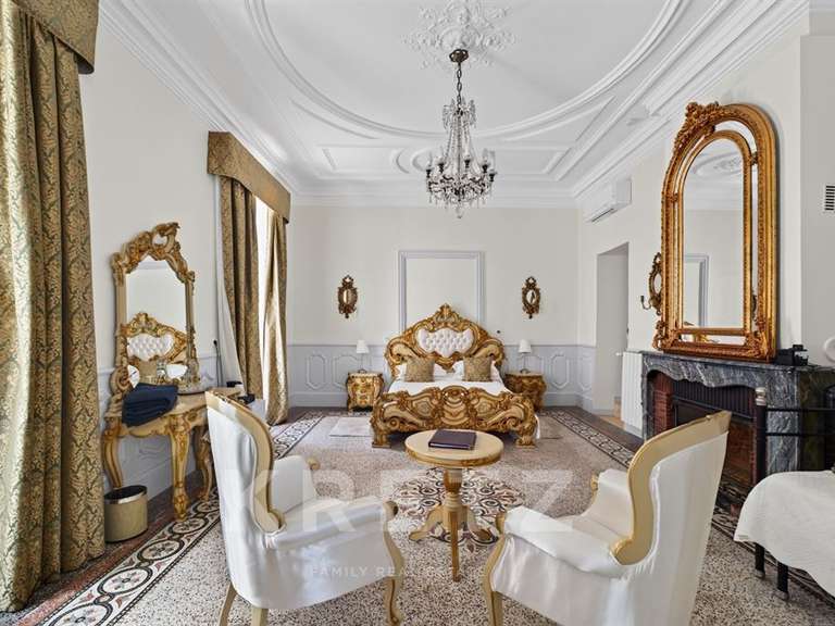 Château Pézenas - 24 chambres - 1400m²