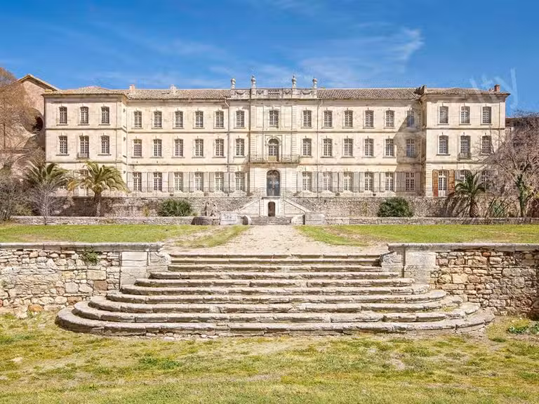 Château Pézenas - 30 chambres - 6200m²