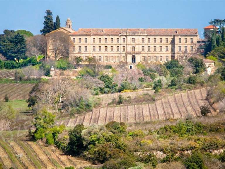 Château Pézenas - 30 chambres - 6200m²