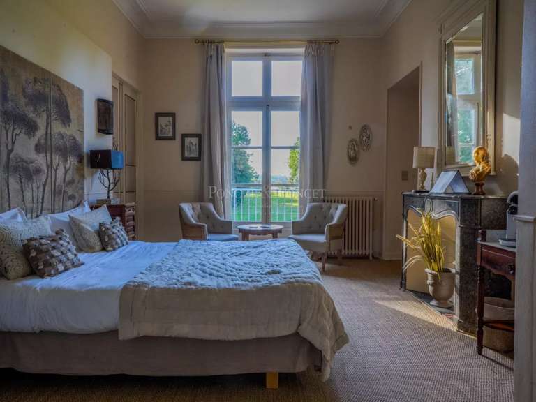 Château Pézenas - 15 chambres - 1450m²