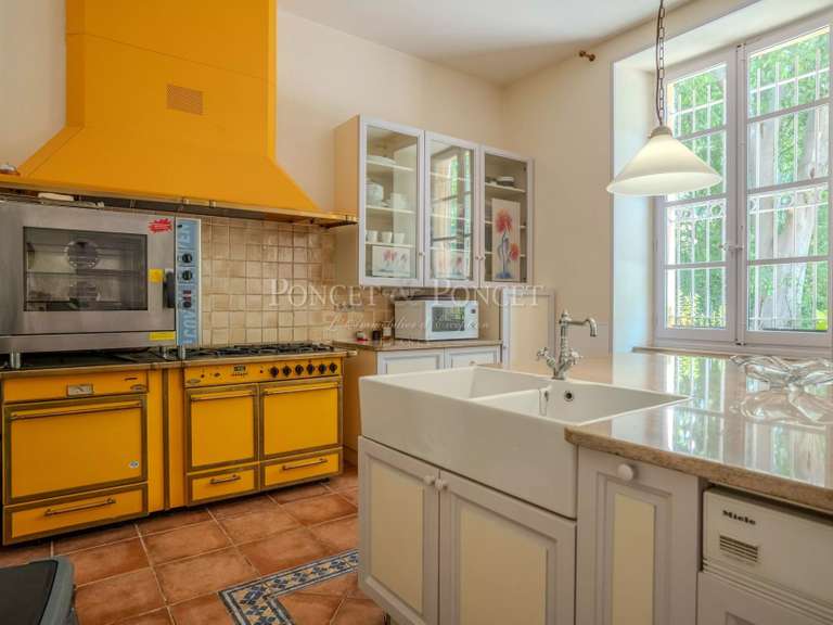 Château Pézenas - 15 chambres - 1450m²