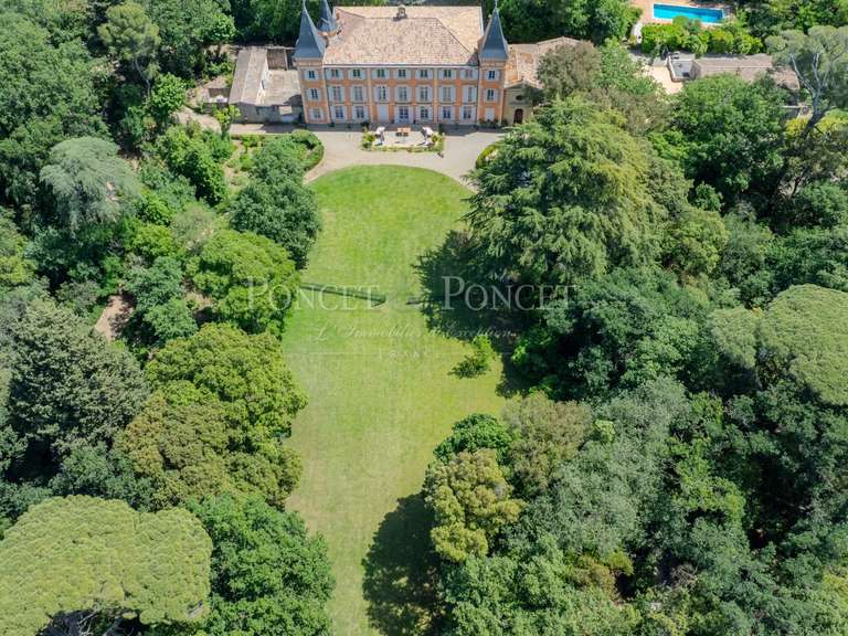 Château Pézenas - 15 chambres - 1450m²