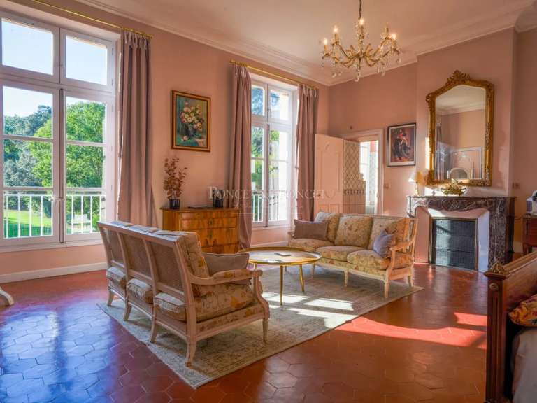 Château Pézenas - 15 chambres - 1450m²